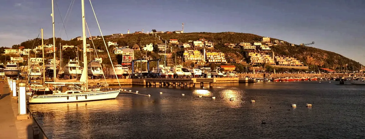 Atardecer en el puerto de Piriápolis